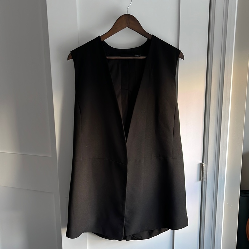 Heyton Like-New Sleeveless Black Long Blazer with Bow Size L
